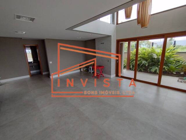 Casa para Venda em Caraguatatuba - 2