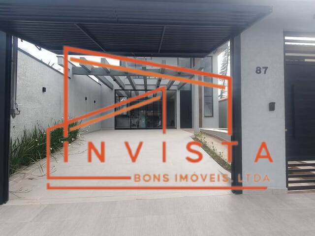 Casa para Venda em Caraguatatuba - 2