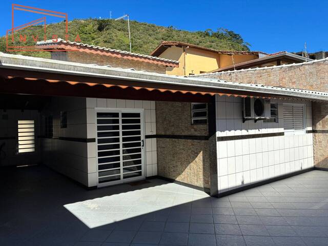 Casa para Venda em Caraguatatuba - 2