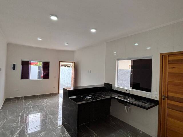 Casa para Venda em Caraguatatuba - 2
